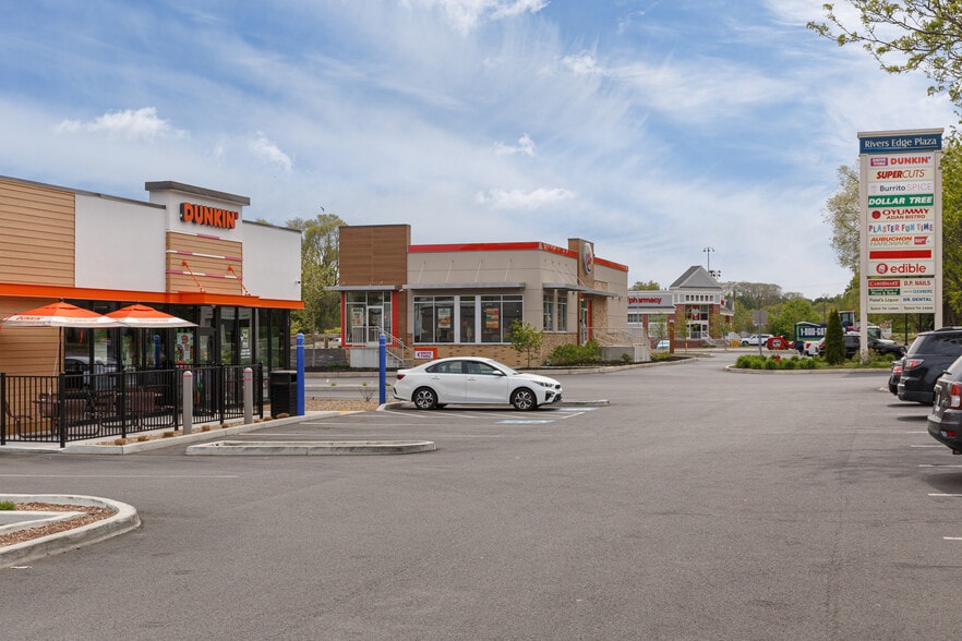 More Photos Of 225 Lincoln Ave, Haverhill Unknown For Lease