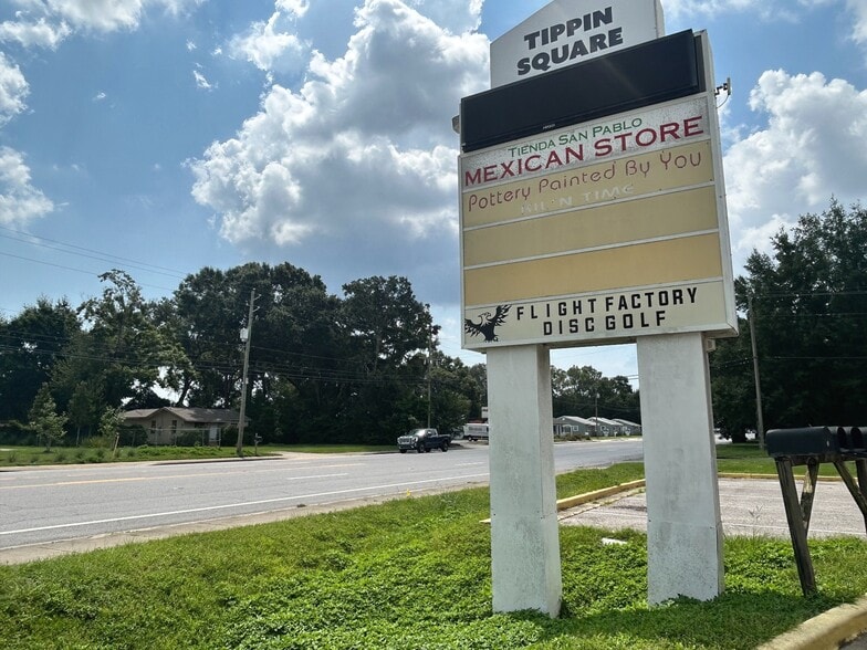More Photos Of 6103 Tippin Ave, Pensacola General Retail For Lease