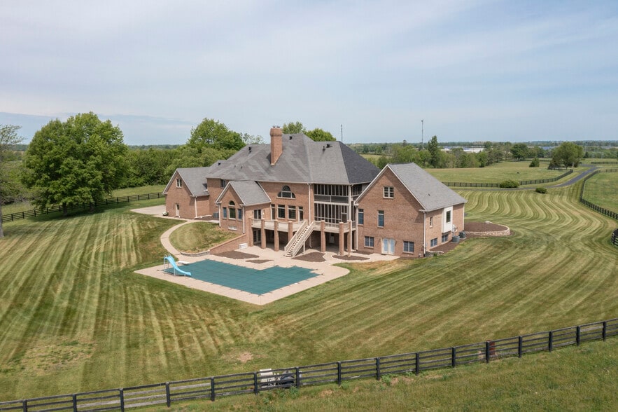 More Photos Of 4664 Lexington Rd, Winchester Specialty For Sale