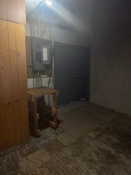 More Photos Of 6731 Kennedy Ave, Hammond Storefront Retail Residential For Lease
