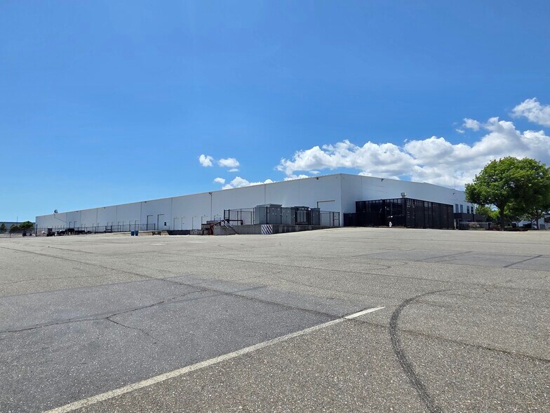 More Photos Of 2141 Icon Way, Vacaville Warehouse For Lease