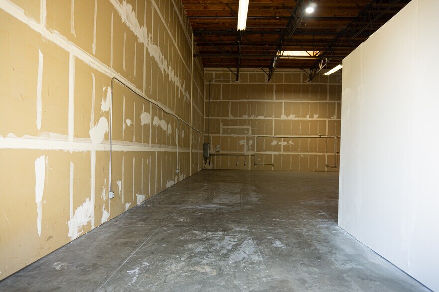 More Photos Of 42095 Zevo Dr, Temecula Warehouse For Sale