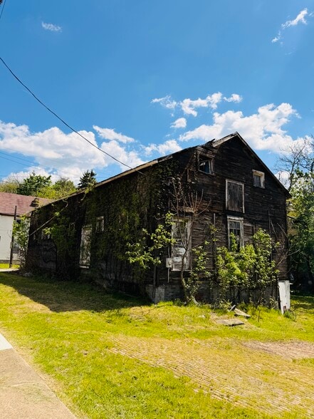 More Photos Of 1337 Montier St, Pittsburgh Flex For Sale
