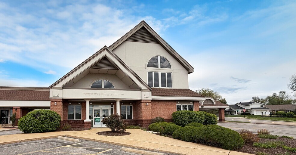 More Photos Of 16415 Village Plaza View Dr, Wildwood General Retail For Lease