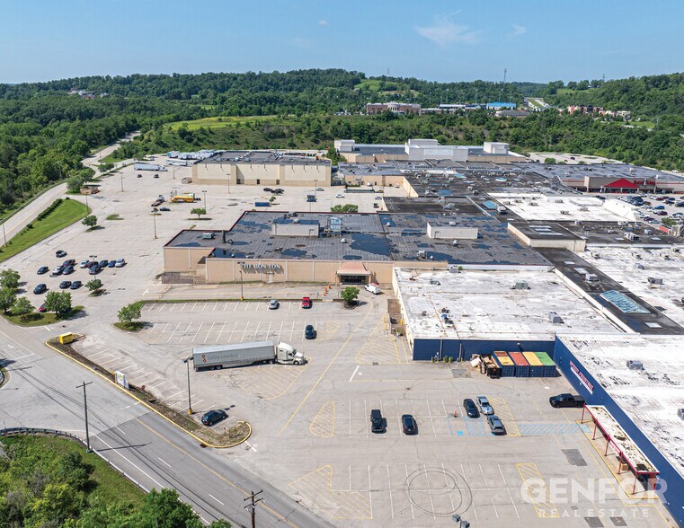 More Photos Of 1500 W Chestnut St, Washington Warehouse For Lease