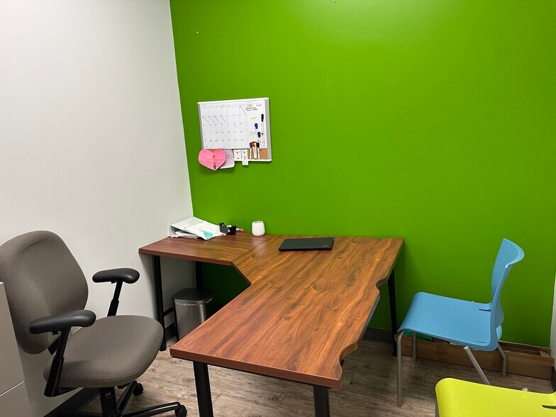 More Photos Of 850-852 Perry Rd, Apex Medical For Lease