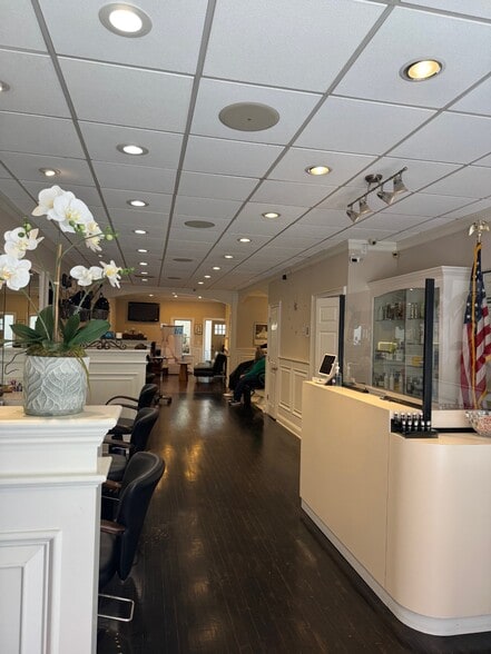 More Photos Of 123 Wolfs Ln, Pelham General Retail For Sale