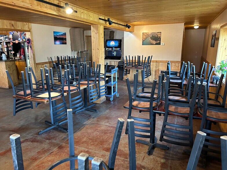 More Photos Of 645 Ace of Diamonds St, Stanley Restaurant For Lease