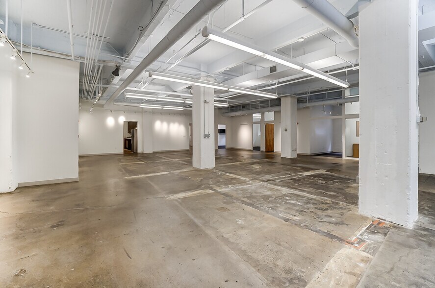 More Photos Of 20 E Central Pky, Cincinnati Office Residential For Lease