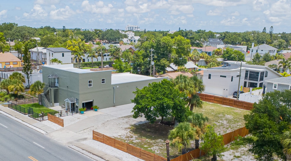 More Photos Of 2447 5th Ave S, Saint Petersburg Service For Sale