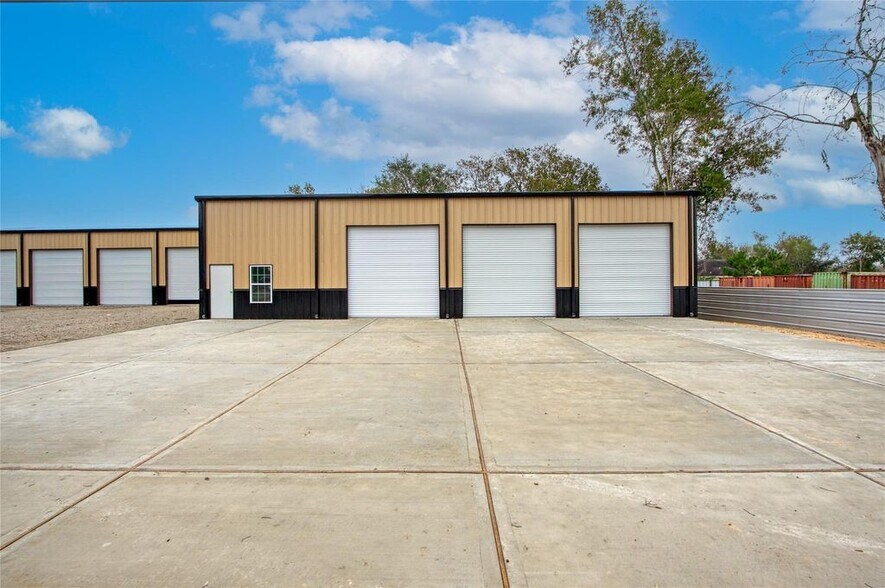 More Photos Of 13051 Pleasant Valley Dr, Rosharon Warehouse For Sale