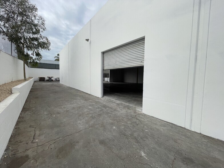 More Photos Of 2659-2661 Junipero Ave, Signal Hill Warehouse For Lease