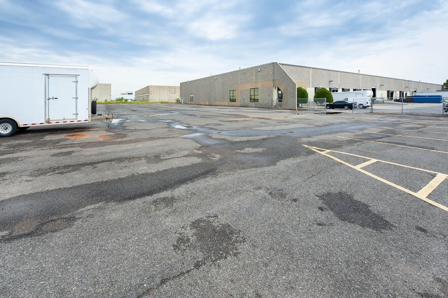 More Photos Of 3701 S Thomas Rd, Oklahoma City Distribution For Lease