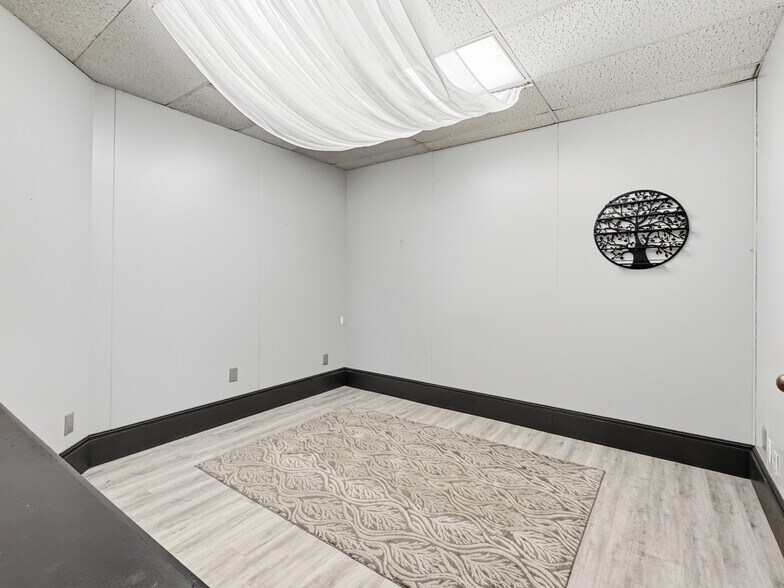 More Photos Of 1212 Air Depot, Midwest City Office For Lease