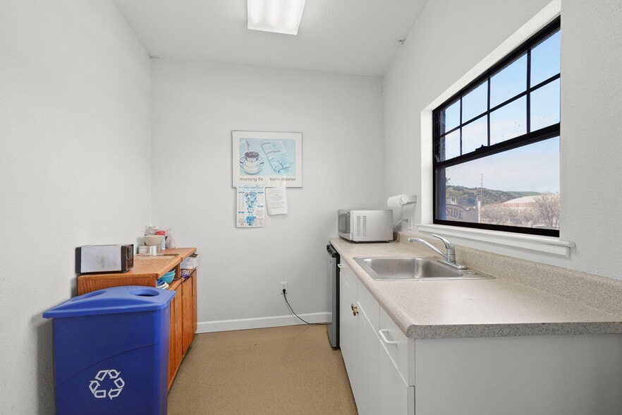 More Photos Of 411-413 Ferry St, Martinez Storefront Retail Office For Sale