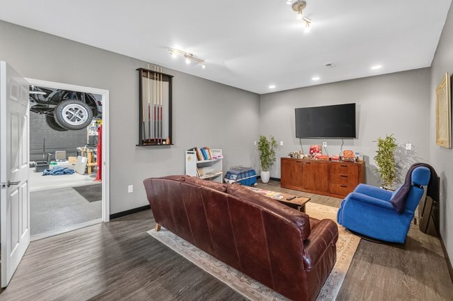 More Photos Of 119 Magnolia Park Dr, Mooresville Showroom For Sale