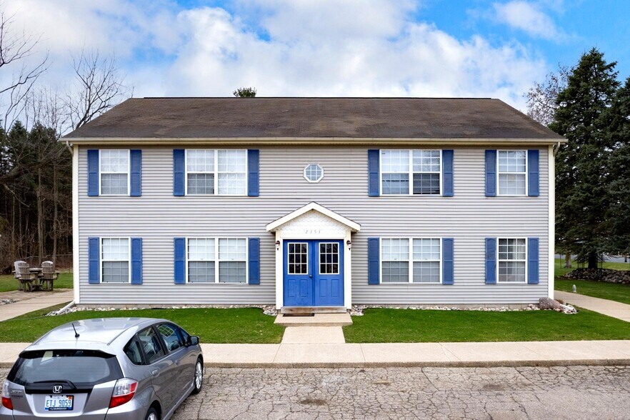 More Photos Of 2323 W Osterhout, Portage Apartments For Sale