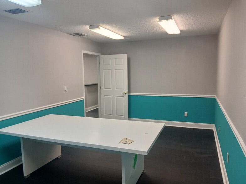 More Photos Of 5290 Seminole Blvd, Saint Petersburg Office For Sale