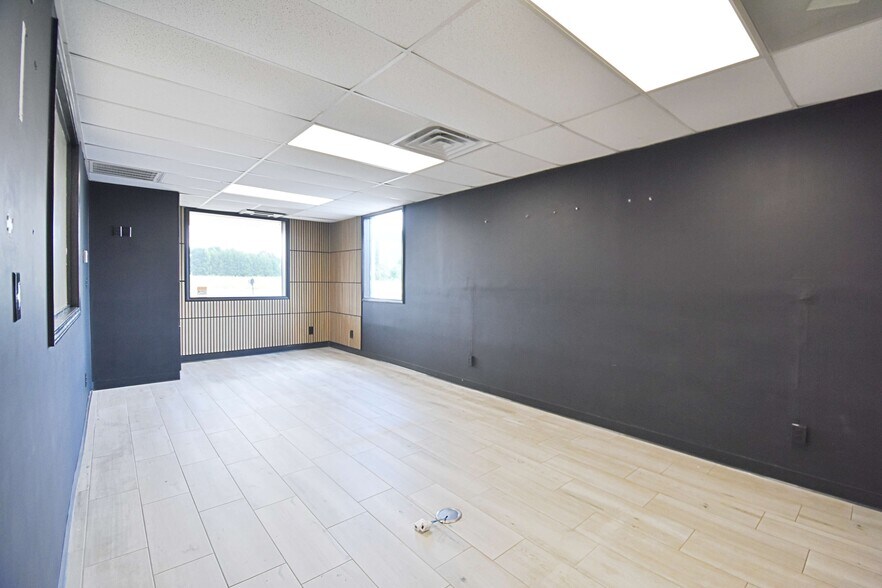 More Photos Of 833 Old Highway 45, Saltillo Freestanding For Lease