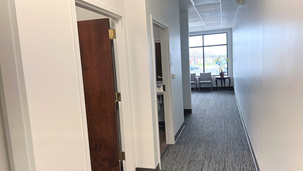 More Photos Of 702 Brawley School Rd, Mooresville Storefront Retail Office For Lease