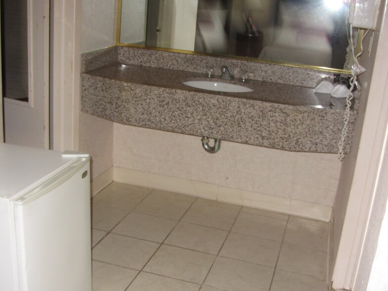 More Photos Of 400 Granite Rd, Kerhonkson Hotel For Sale