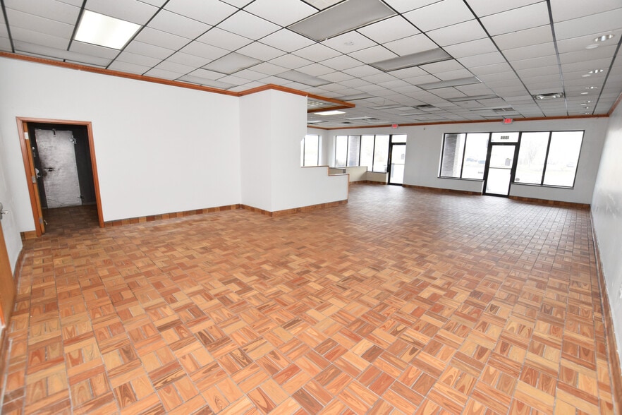 More Photos Of 1344-1358 E Bristol Rd, Burton Freestanding For Lease