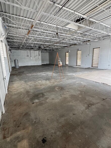 More Photos Of 113 SW Maynard Rd, Cary Freestanding For Lease