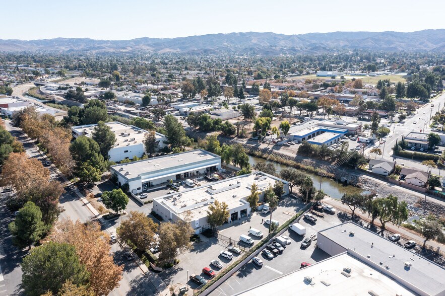More Photos Of 520 E Easy St, Simi Valley Warehouse For Lease