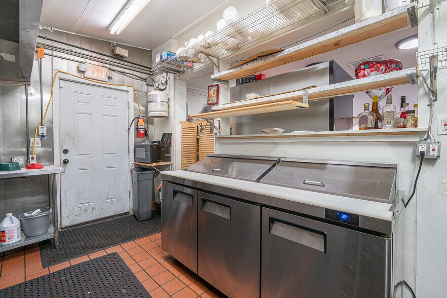 More Photos Of 3103 Highway 20, Sweet Home Restaurant For Sale
