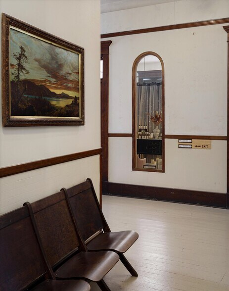 More Photos Of 619 Commercial Ave, Anacortes Storefront Retail Office For Sale