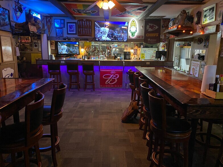 More Photos Of 410 E Parallel St, Clifton Restaurant For Sale