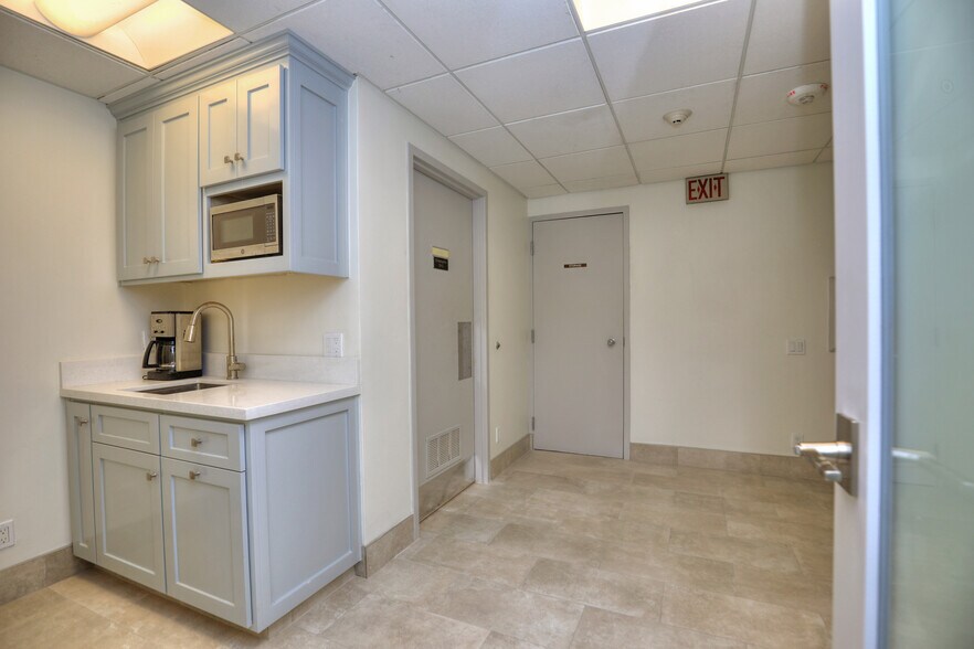 More Photos Of 115 S La Cumbre Ln, Santa Barbara Office For Lease