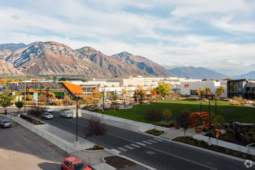 More Photos Of 575 E University Pky, Orem General Retail For Lease