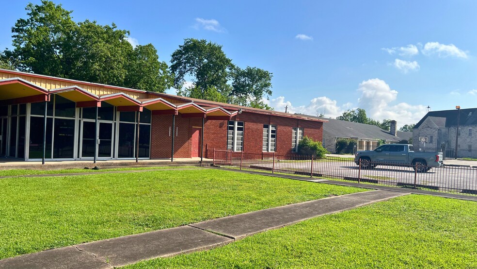 More Photos Of 7135 Ashburn St, Houston Religious Facility For Sale