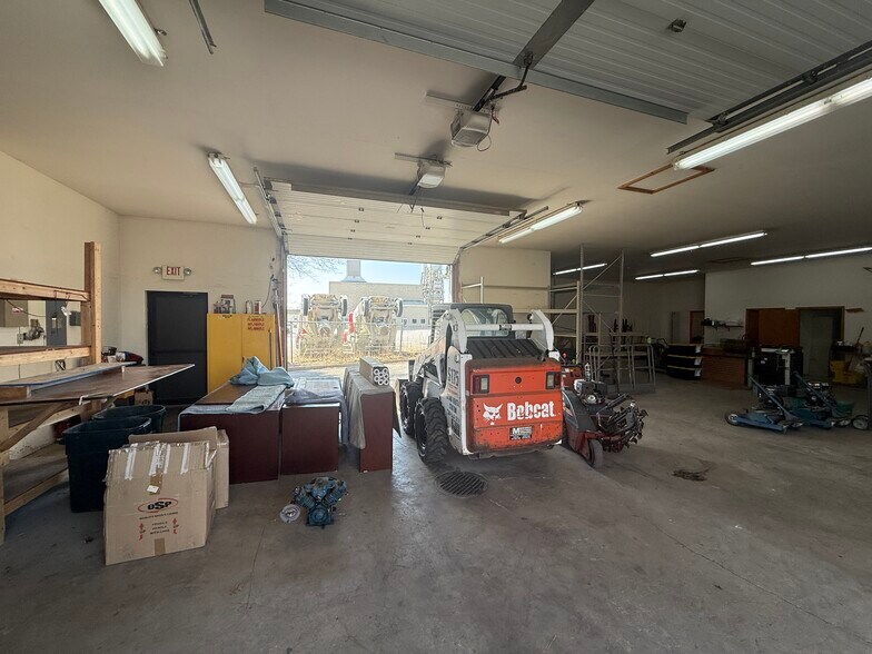 More Photos Of 1262 S Bridge St, Yorkville Service For Sale