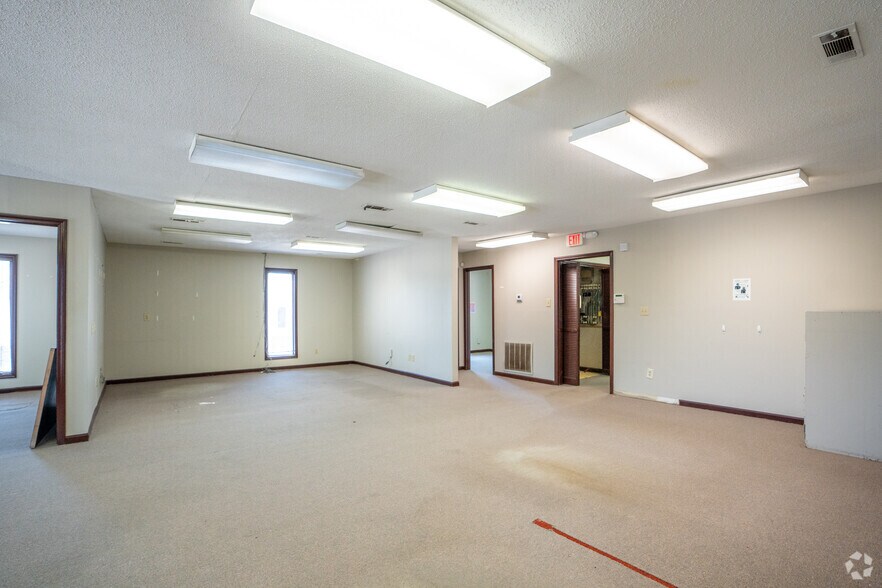 More Photos Of 1515 Huffman Rd, Center Point Unknown For Lease