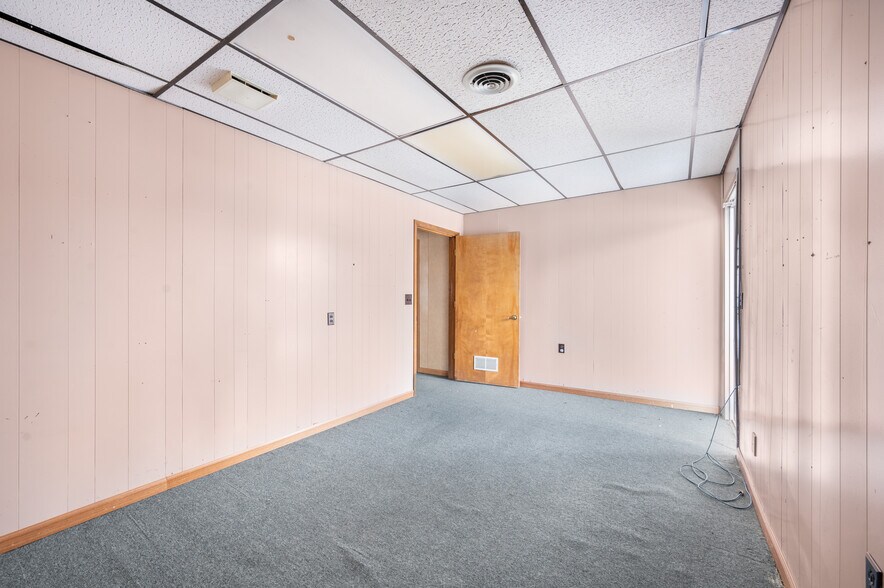 More Photos Of 203 S 3rd Ave, Big Rapids Medical For Sale