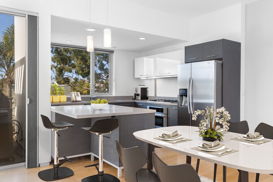 More Photos Of 930-932 Manhattan Beach Blvd, Manhattan Beach Office Residential For Sale