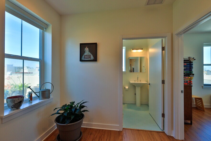 More Photos Of 215 S Palmetto Ave, Daytona Beach Office For Sale