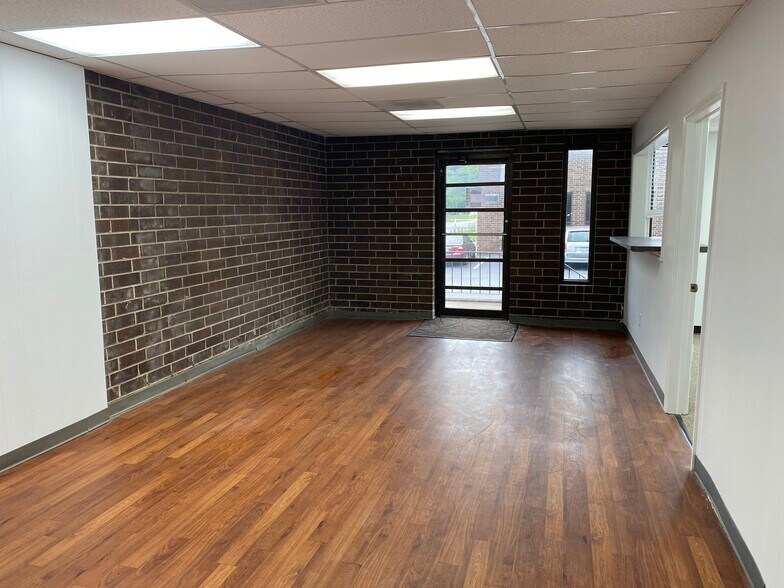 More Photos Of 627 Minuet Ln, Charlotte Light Manufacturing For Lease