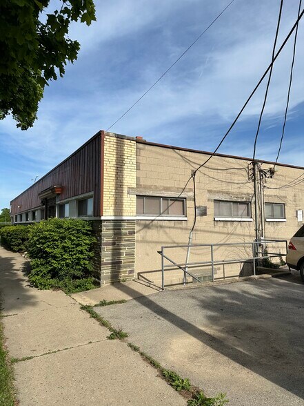 More Photos Of 3489 N 76th St, Milwaukee Office For Sale