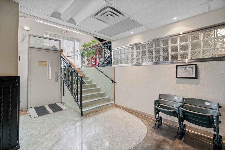 More Photos Of 531 W Main St, Denison Office For Sale