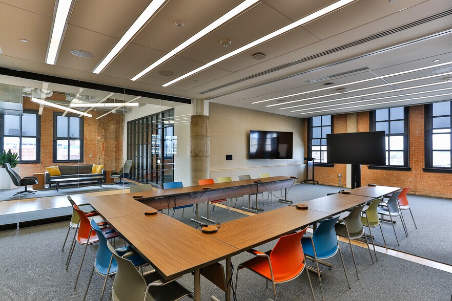 More Photos Of 603 Munger Ave, Dallas Office For Lease