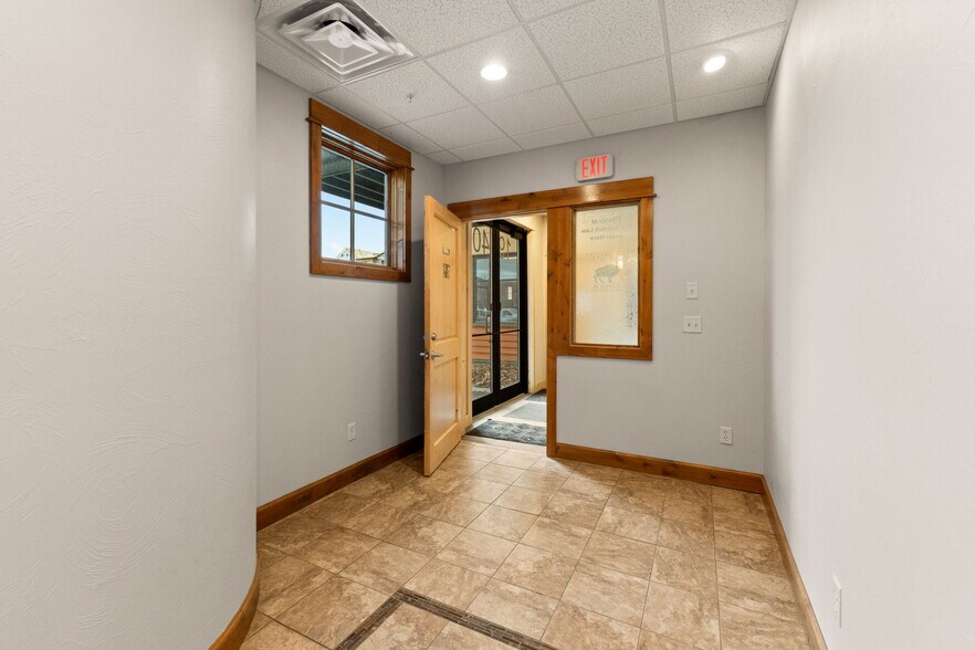 More Photos Of 1940 W Dickerson St, Bozeman Office For Lease