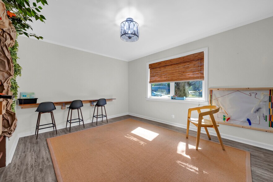 More Photos Of 1001 Randall Ave, Daphne Office Residential For Lease
