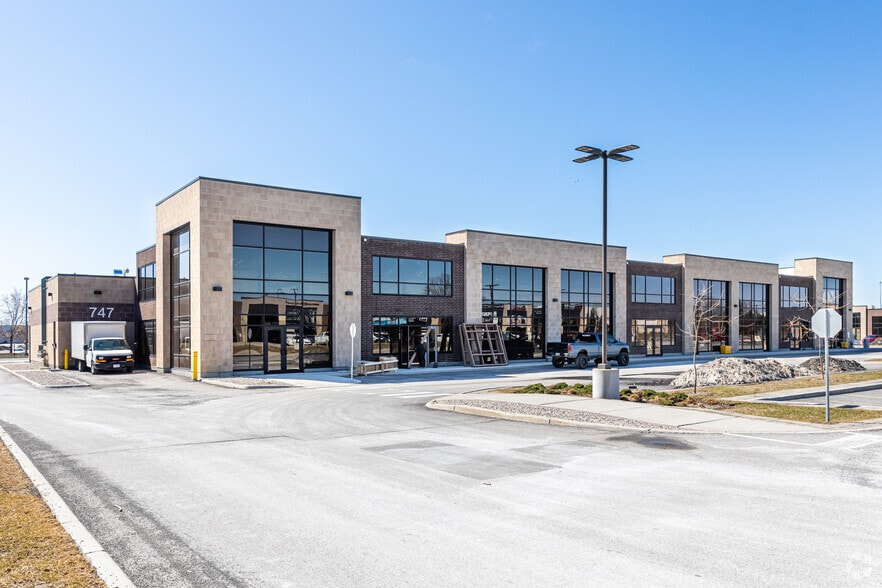 More Photos Of 747 Silver Seven Rd, Ottawa Storefront For Lease