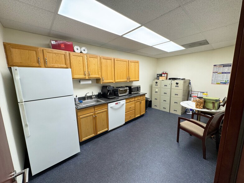 More Photos Of 3316 Fuhrman Ave E, Seattle Office For Lease