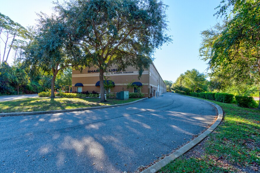 More Photos Of 585 Commonwealth Blvd, Port Orange Manufacturing For Sale