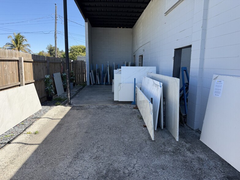 More Photos Of 2941 Fowler St, Fort Myers Warehouse For Sale