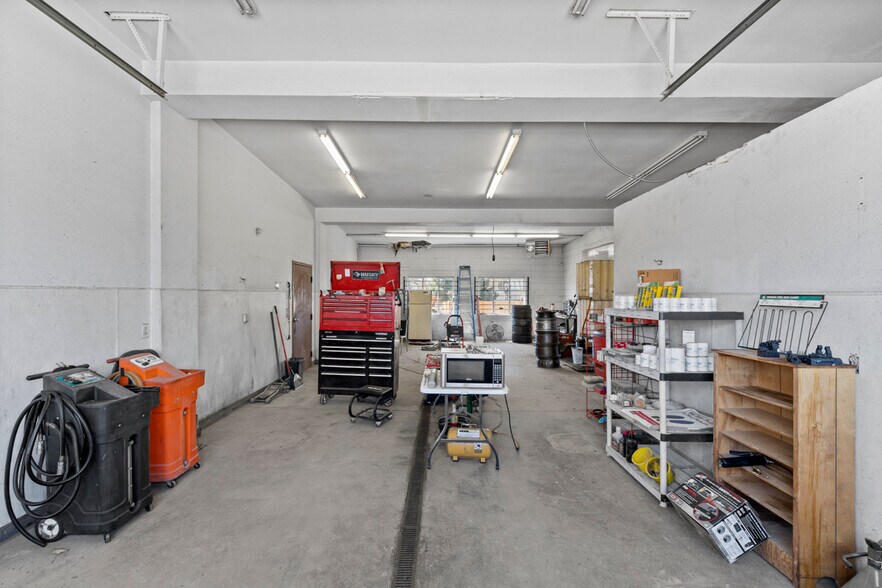 More Photos Of 106 W 4th St, Severance Warehouse For Sale